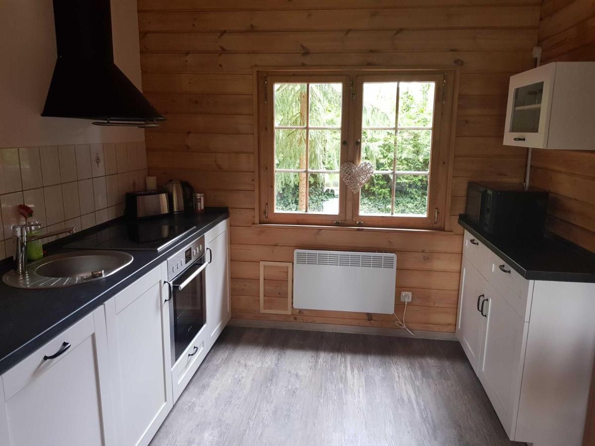 Blockhaus Canow Mit Fahrraedern Dış mekan fotoğraf