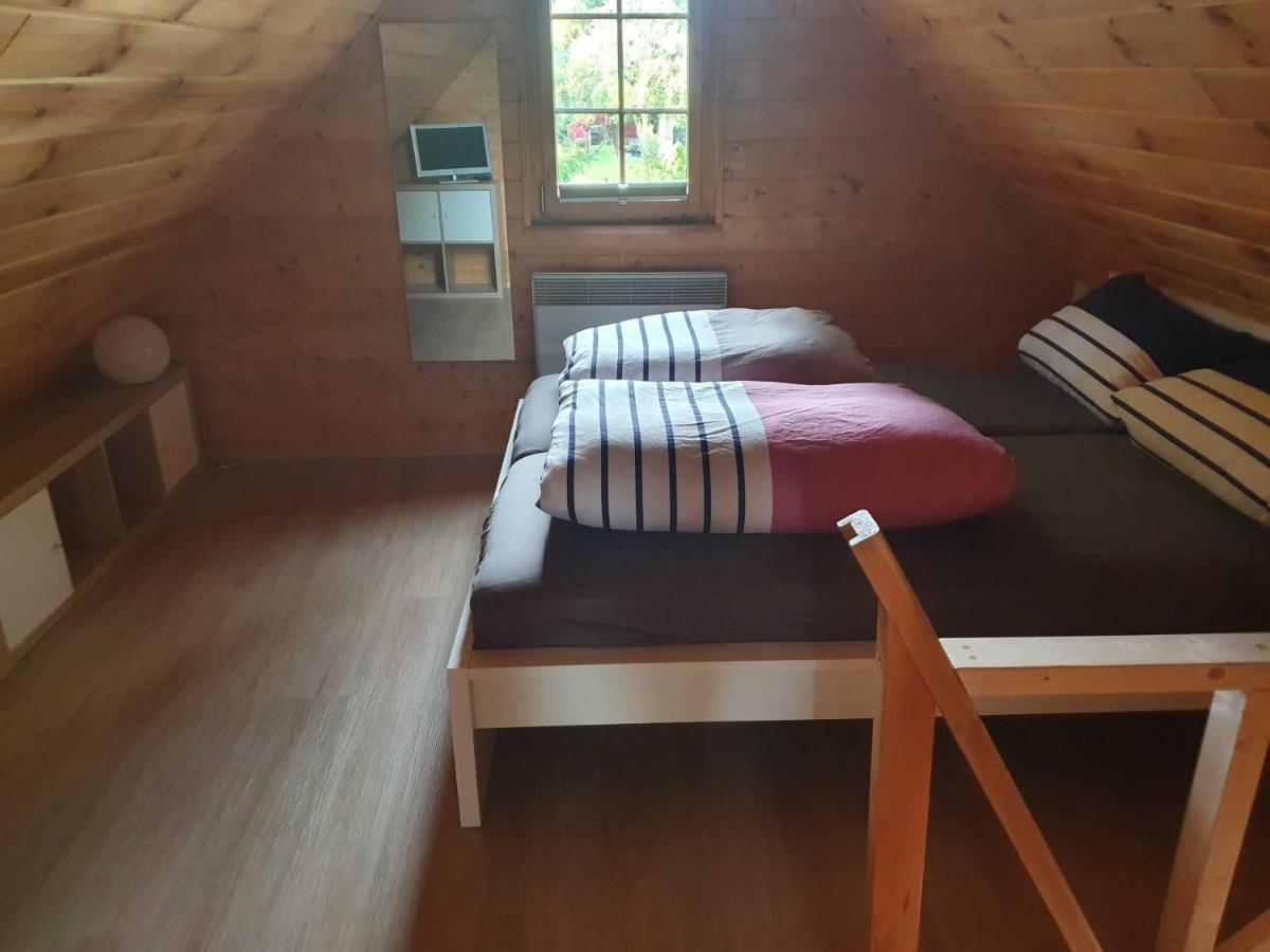 Blockhaus Canow Mit Fahrraedern Dış mekan fotoğraf